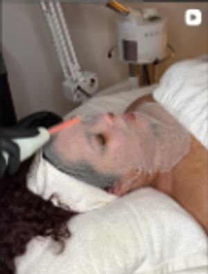 Neck and décolleté lymphatic drainage massage